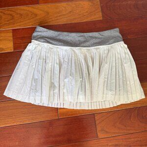 LULULEMON PLEATED SKIRT, SIZE 6